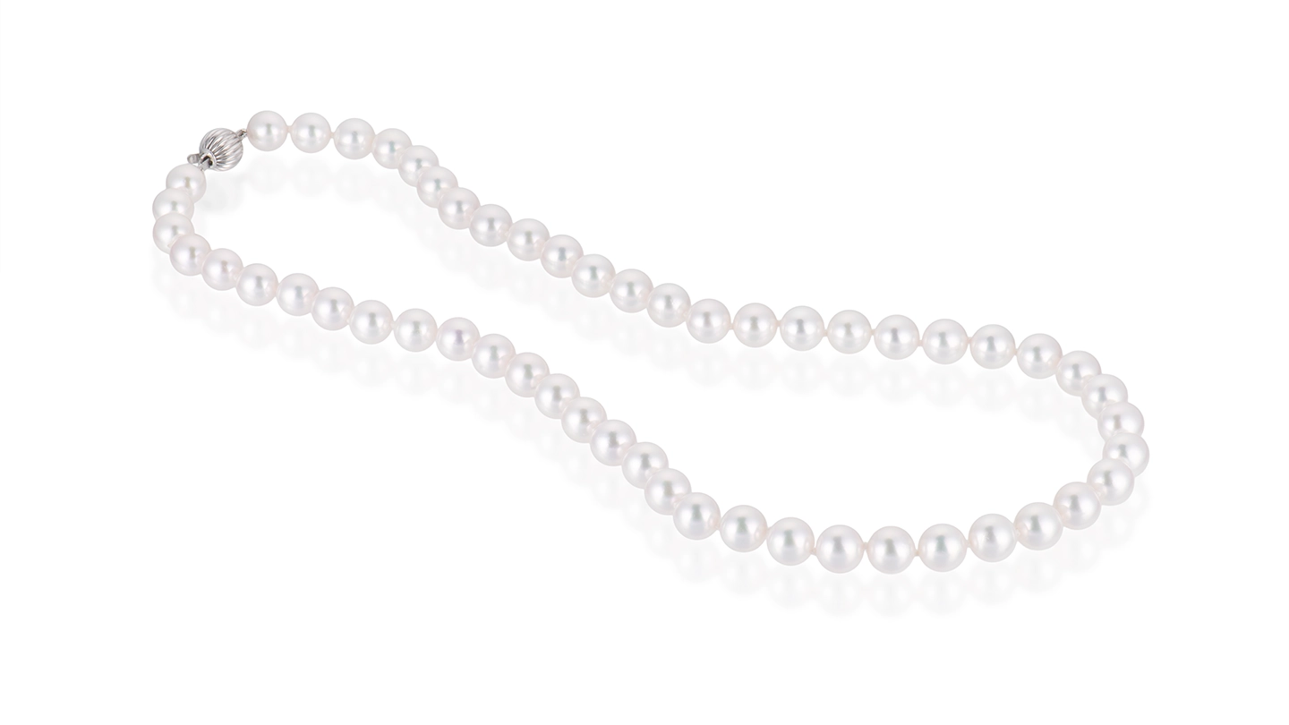 This strand of white akoya pearls has been designated hanadama by the GIA laboratory in Japan, a distinction reserved for pearls with exceptional luster, surface, nacre and matching quality.