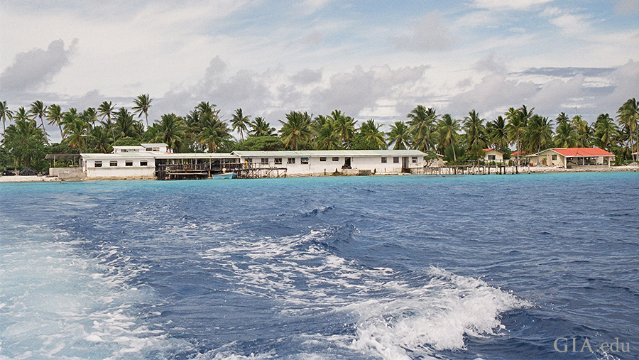 French Polynesia's atolls shield pearl farms from the surrounding ocean waves. Behind the fringe of palm trees, there's a sheltered lagoon that's ideal for mollusk culturing. Photo: Amanda Luke/GIA French Polynesia's atolls shield pearl farms from the surrounding ocean waves. Behind the fringe of palm trees, there's a sheltered lagoon that's ideal for mollusk culturing. Photo: Amanda Luke/GIA