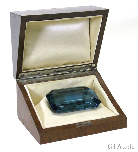 The 1,298 carat rectangular step-cut aquamarine in art deco box gifted to Eleanor Roosevelt from the government of Brazil in 1936 is one of the largest April birthstones. The 1,298 carat rectangular step-cut aquamarine in art deco box gifted to Eleanor Roosevelt from the government of Brazil in 1936 is one of the largest April birthstones.