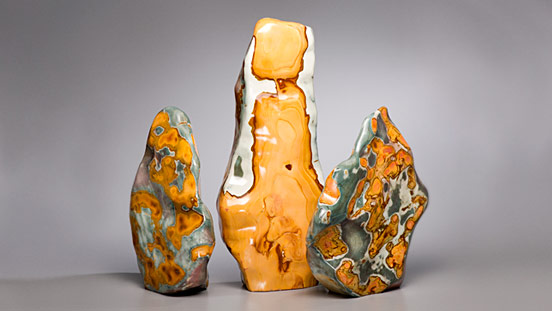 Nearly 100 museum-quality items throughout the campus showcase gem, mineral and jewelry specimens from the GIA collection. Nearly 100 museum-quality items throughout the campus showcase gem, mineral and jewelry specimens from the GIA collection.