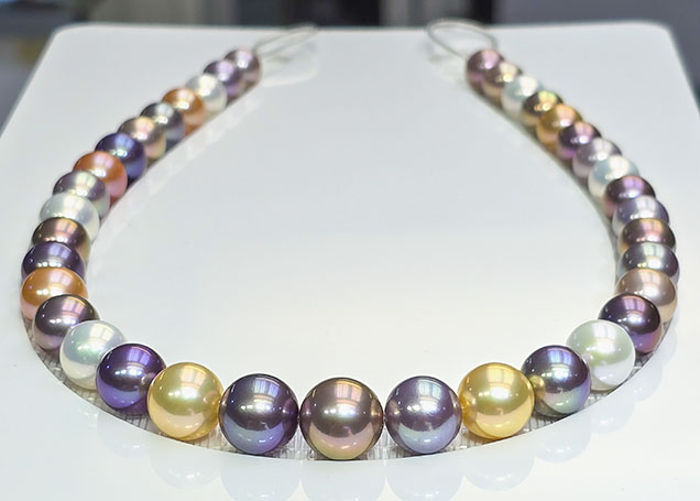 Figure 1. A strand of freshwater bead cultured pearls measuring 10 to 13 mm, showing all possible colors available in the market. Courtesy of Yen’s Jewelry & Accessories Inc. Figure 1. A strand of freshwater bead cultured pearls measuring 10 to 13 mm, showing all possible colors available in the market. Courtesy of Yen’s Jewelry & Accessories Inc.