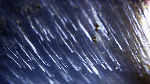 A natural nacreous pearl from the Mytiloidea superfamily displays an effect reminiscent of a meteor shower. Photomicrograph by Rajesh Patel; field of view 4 mm.
