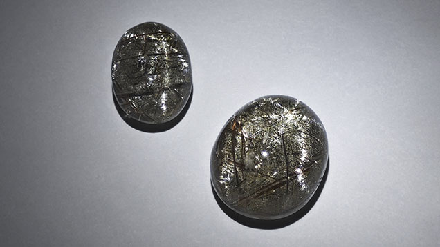 Figure 1. Six-rayed star quartz specimens: 5.77 ct, 13 × 9.5 × 6.5 mm (left) and 13.23 ct, 15.5 × 13 × 9 mm (right). Photo by Haoran Zhu. Figure 1. Six-rayed star quartz specimens: 5.77 ct, 13 × 9.5 × 6.5 mm (left) and 13.23 ct, 15.5 × 13 × 9 mm (right). Photo by Haoran Zhu.
