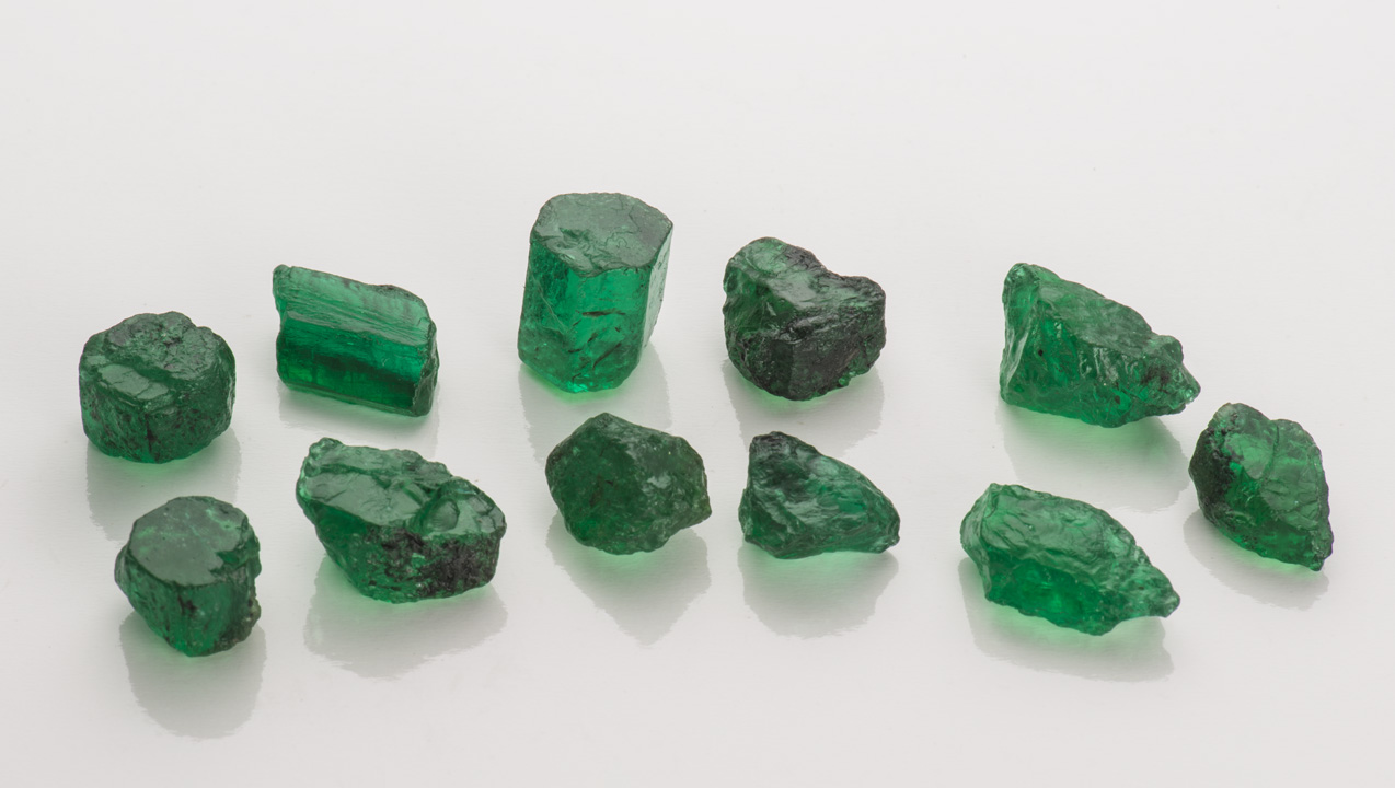 173662 1280x720/JP. This assortment reference set of 11 emeralds has a total weight of 13 grams (65 ct tw) and is characterized by deep, saturated color and optimum 8-11 mm rough cutting sizes. Photo by Robert Weldon/GIA, courtesy Gemfields.