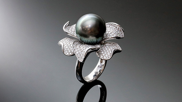 Tahitian cultured pearl mounted in ring Tahitian cultured pearl mounted in ring
