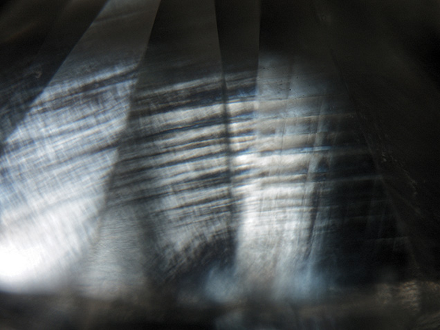 Diamond showing tatami strain under under cross-polarizing filters. Diamond showing tatami strain under under cross-polarizing filters.
