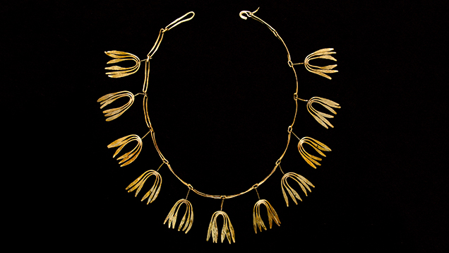 Gold necklace for Bertoia’s wife. Gold necklace for Bertoia’s wife.
