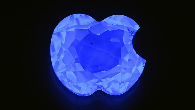 Long-wave UV light reveals strong blue fluorescence. Long-wave UV light reveals strong blue fluorescence.