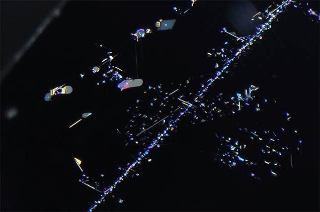 Flaky particles and rutile silk stringers in a 10.47 ct sapphire from Montana.