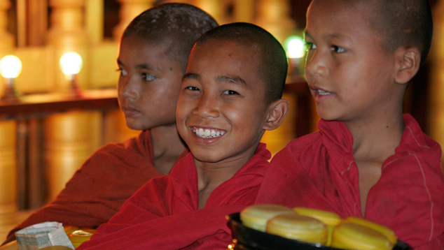 Monks in red robes are seen throughout Myanmar. Photo by Andy Lucas, ©GIA. Monks in red robes are seen throughout Myanmar. Photo by Andy Lucas, ©GIA.
