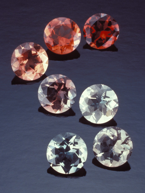 A suite of gem-quality sunstones from the Ponderosa mine in the US state of Oregon shows the range of colors found in that area. – Tino Hammid