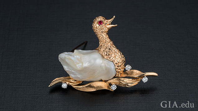 Duck-shaped brooch with large pearl
