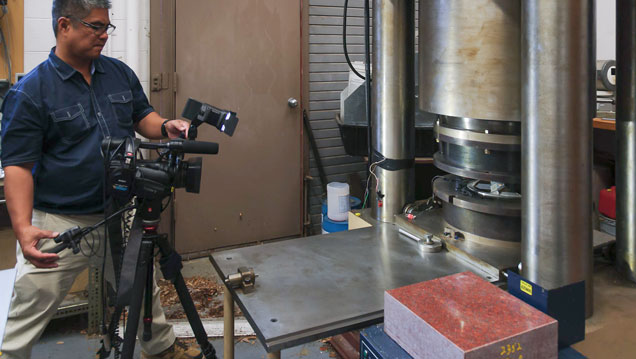 Videographer Pedro Padua records the closure of a high-pressure press at the Carnegie Institution’s Geophysical Laboratory. Duncan Pay © GIA, courtesy Carnegie Institution of Washington Videographer Pedro Padua records the closure of a high-pressure press at the Carnegie Institution’s Geophysical Laboratory. Duncan Pay © GIA, courtesy Carnegie Institution of Washington
