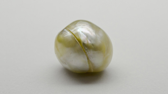 Baroque pearl with suspect ring