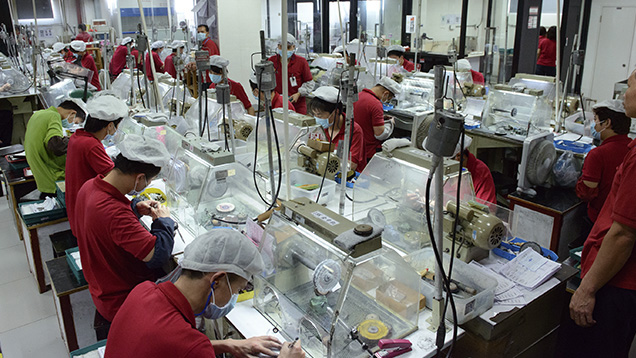 Chinese jewelry factory workers Chinese jewelry factory workers