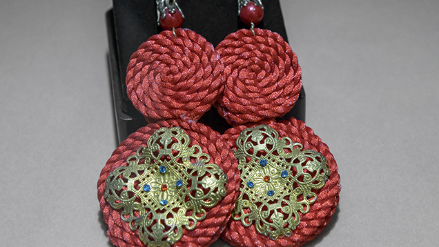 Lao Feng Xiang Jewelry: Earrings