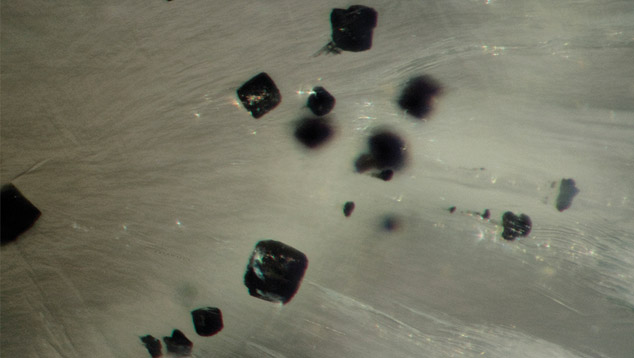 Magnetite and chrysotile inclusions in demantoid Magnetite and chrysotile inclusions in demantoid