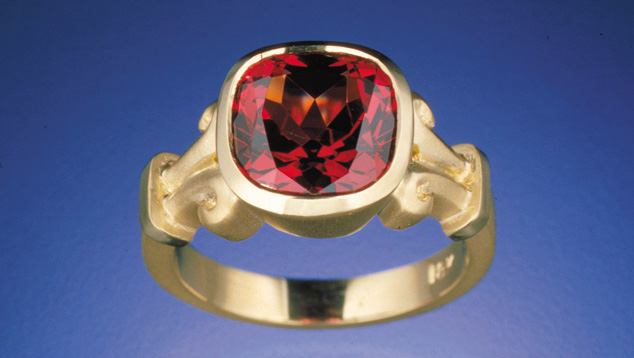 17538.jpg. Garnets have been among the most popular gemstones in jewelry throughout history. They can provide a lifetime of enjoyment with proper care. - © GIA & Tino Hammid, courtesy of 23rd St. Shoppe. ガーネットリング