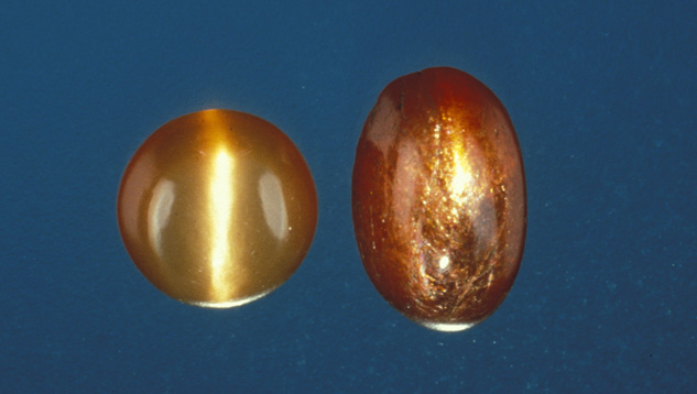 The 2.39-ct. aventurescent sunstone (right) is from the state of Tamil Nadu, in southern India. It’s accompanied by a cat’s-eye moonstone from the same area (left). – Shane F. McClure
