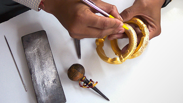 Drawing design on jewelry Drawing design on jewelry