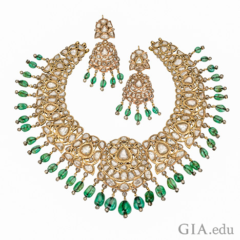 Image showing a necklace and two earrings with emeralds, diamonds and set in gold Image showing a necklace and two earrings with emeralds, diamonds and set in gold