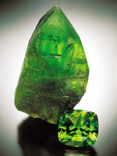 64.57-carat Cut Peridot and 7.9-cm Tall Crystal 64.57-carat Cut Peridot and 7.9-cm Tall Crystal