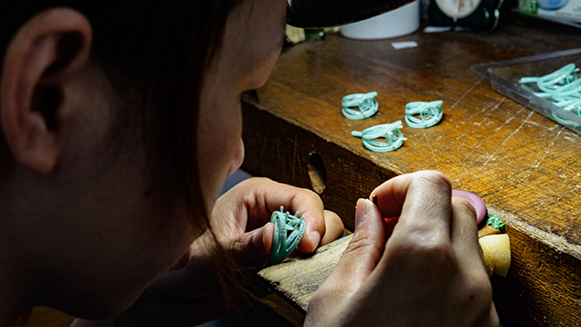 Worker placing diamonds in max models Worker placing diamonds in max models
