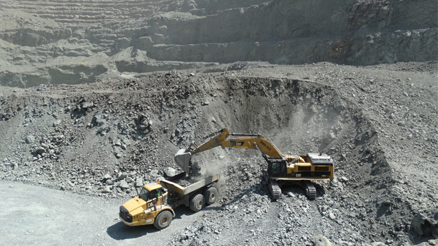 The rising price of large diamonds, compared to more commercial sizes, made it possible for operations at the Letšeng mineto become profitable. Photo by Russell Shor/GIA