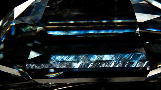 Tatami pattern observed in the De Beers Cullinan Blue diamond. Tatami pattern observed in the De Beers Cullinan Blue diamond.