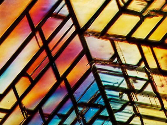 F15-MW-Figure-3_191081-636x477.jpg. High-order interference colors between crossed polars.