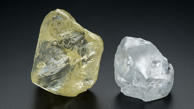 F15-Shor-fig1_190902-636x358.jpg. 299.35 ct and 112.61 ct diamond rough