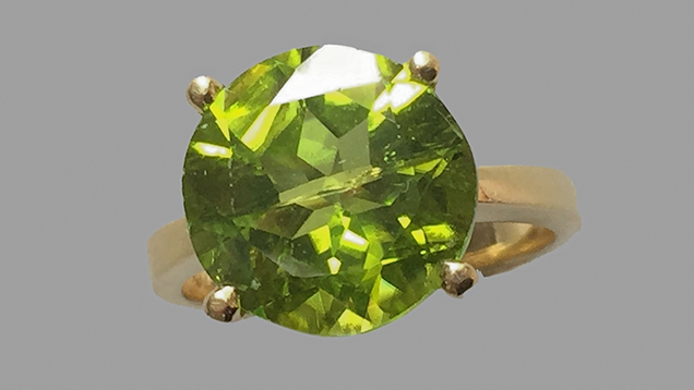 Light yellowish green peridot from the Bien Ho deposit of Vietnam Light yellowish green peridot from the Bien Ho deposit of Vietnam