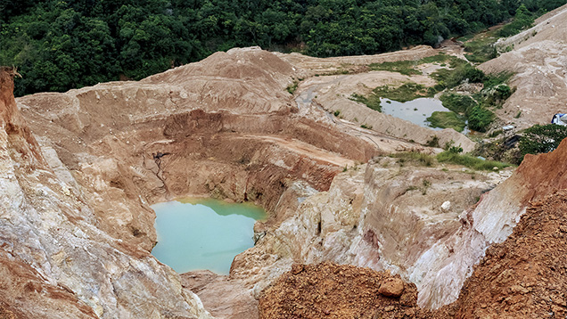 Open-pit Sapphire Mine In Balangoda Open-pit Sapphire Mine In Balangoda