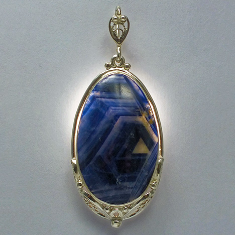 Sutara cabochon sapphire in pendant. Sutara cabochon sapphire in pendant.
