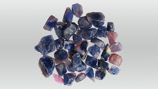 FA16-Buravleva-fig1_208203-636x358.jpg. Sapphire fragments from the Sutara placer, Russia