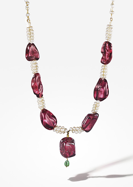 Seventeenth-century Mughal necklace with spinels, pearls, and emerald