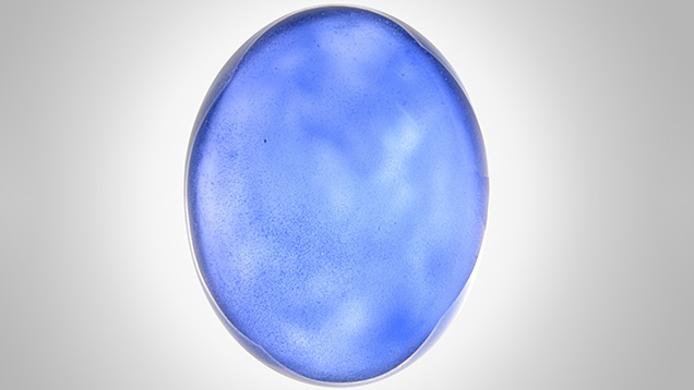 Mottled blue patterns observed in the synthetic sapphire. Mottled blue patterns observed in the synthetic sapphire.