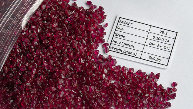 Rubies below 0.5 g made up the majority of the stones offered at auction. Rubies below 0.5 g made up the majority of the stones offered at auction.