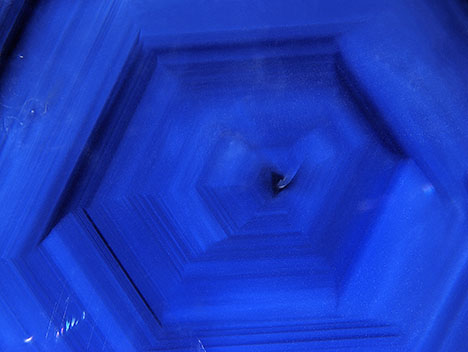Hexagonal color zones indicate the crystallization process of the host. Hexagonal color zones indicate the crystallization process of the host.
