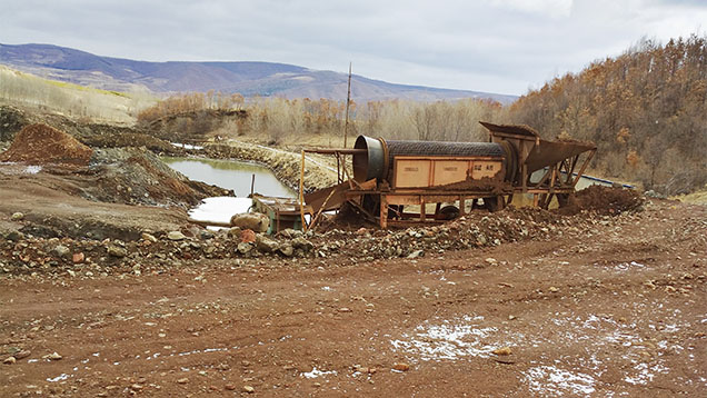 Mining operations at a Muling sapphire deposit halt during freezing temperatures. Mining operations at a Muling sapphire deposit halt during freezing temperatures.