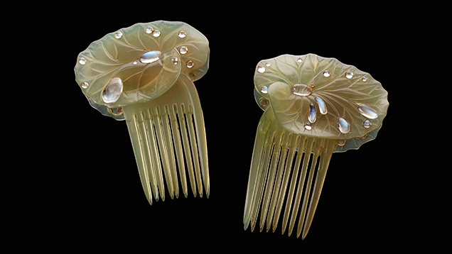 Lily-pad hair combs Lily-pad hair combs