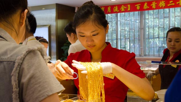 The amount of .9999 fine gold jewelry at Batar Jewelry Company was beyond anything the team had ever seen before. Photo by Eric Welch, © GIA, courtesy of Batar Jewelry Company