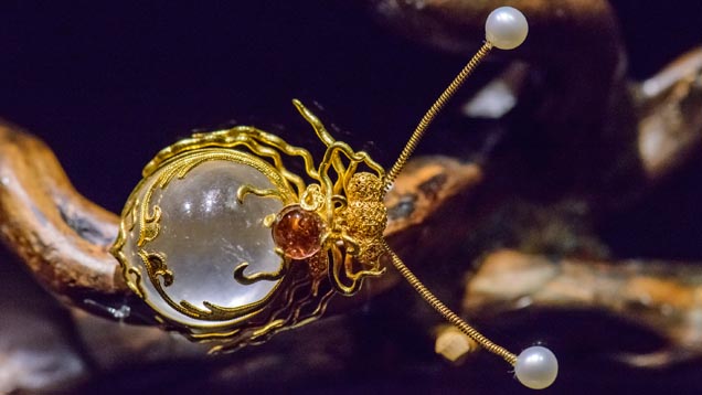 This filigree inlay brooch displays some very complicated filigree work on the insect’s head. Inlay work was used to mount the stone to the body. Photo by Eric Welch/GIA.