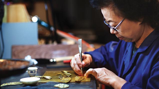 Master Bai works full time at her studio, and also teaches students and apprentices. Photo courtesy of Zhao Yi Xin Tiandi Co., Ltd.
