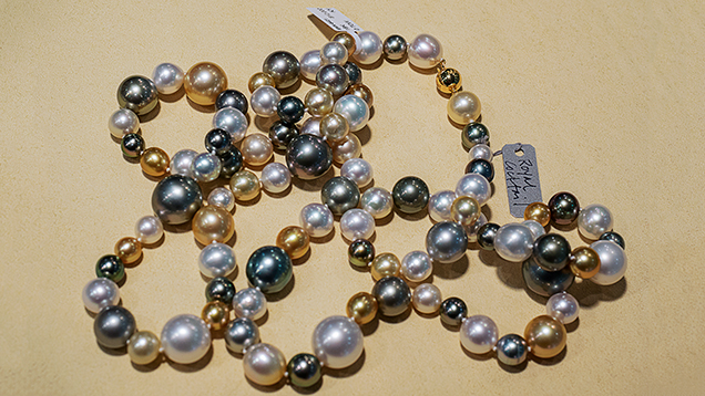 SP17-GNI-fig23_215153-636x358.jpg. Tahitian cultured pearl and “keshi” necklace.