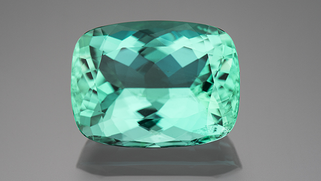 15.01 ct emerald from the Canaan mine with an unusual color 15.01 ct emerald from the Canaan mine with an unusual color