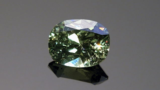 Light color and high dispersion of Namibian demantoid Light color and high dispersion of Namibian demantoid
