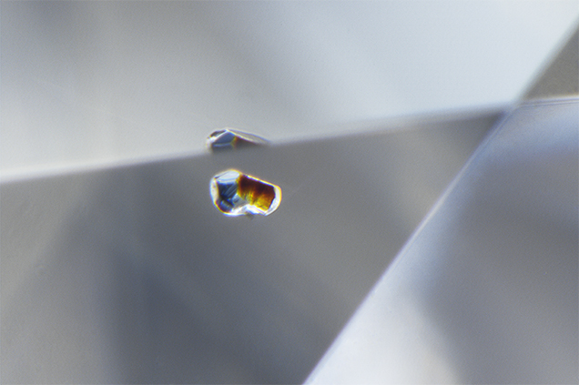 Omphacite (left) and chromite (right) crystals composing a "bimineralic inclusion" in a diamond.