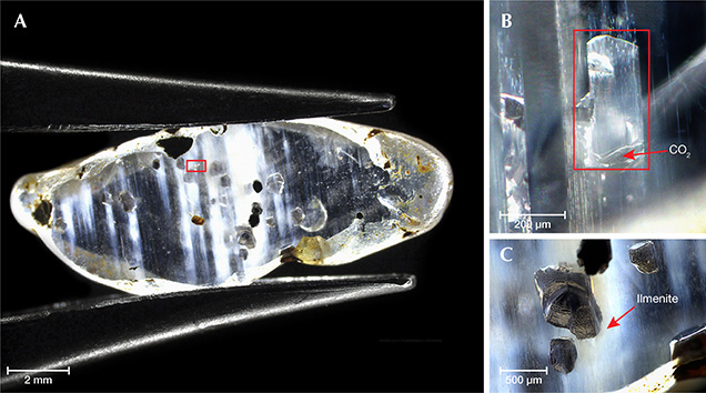 Inclusions in sapphire SASLR050_01.