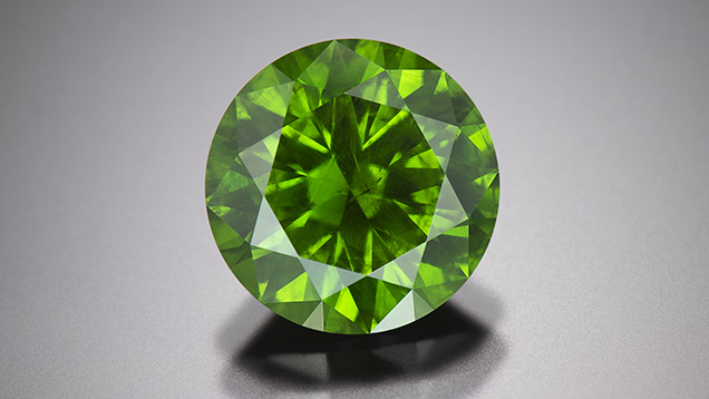 Top-quality Russian demantoid weighing 9.49 ct. Top-quality Russian demantoid weighing 9.49 ct.